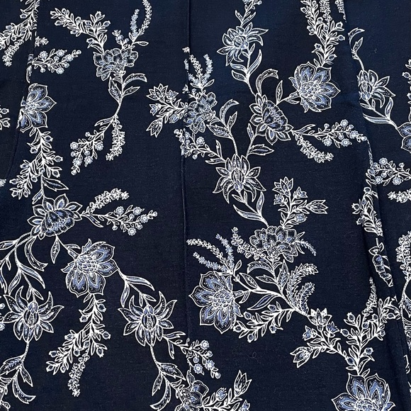 J. Jill Small Wearever Front Seam Crop Pants Navy Blue with Floral Print - Picture 7 of 11